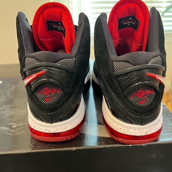 ? Nike LeBron 8 \